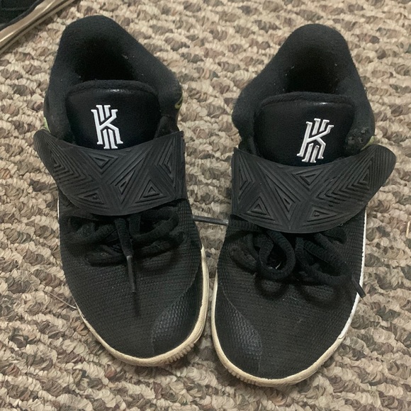 Nike Kyrie size 12C - Picture 1 of 4